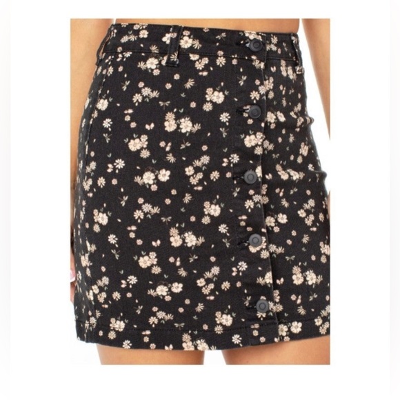 ⭐️$5 Add-on NWT A Line Black Floral Denim Skirt Sz X-Large - Picture 3 of 10